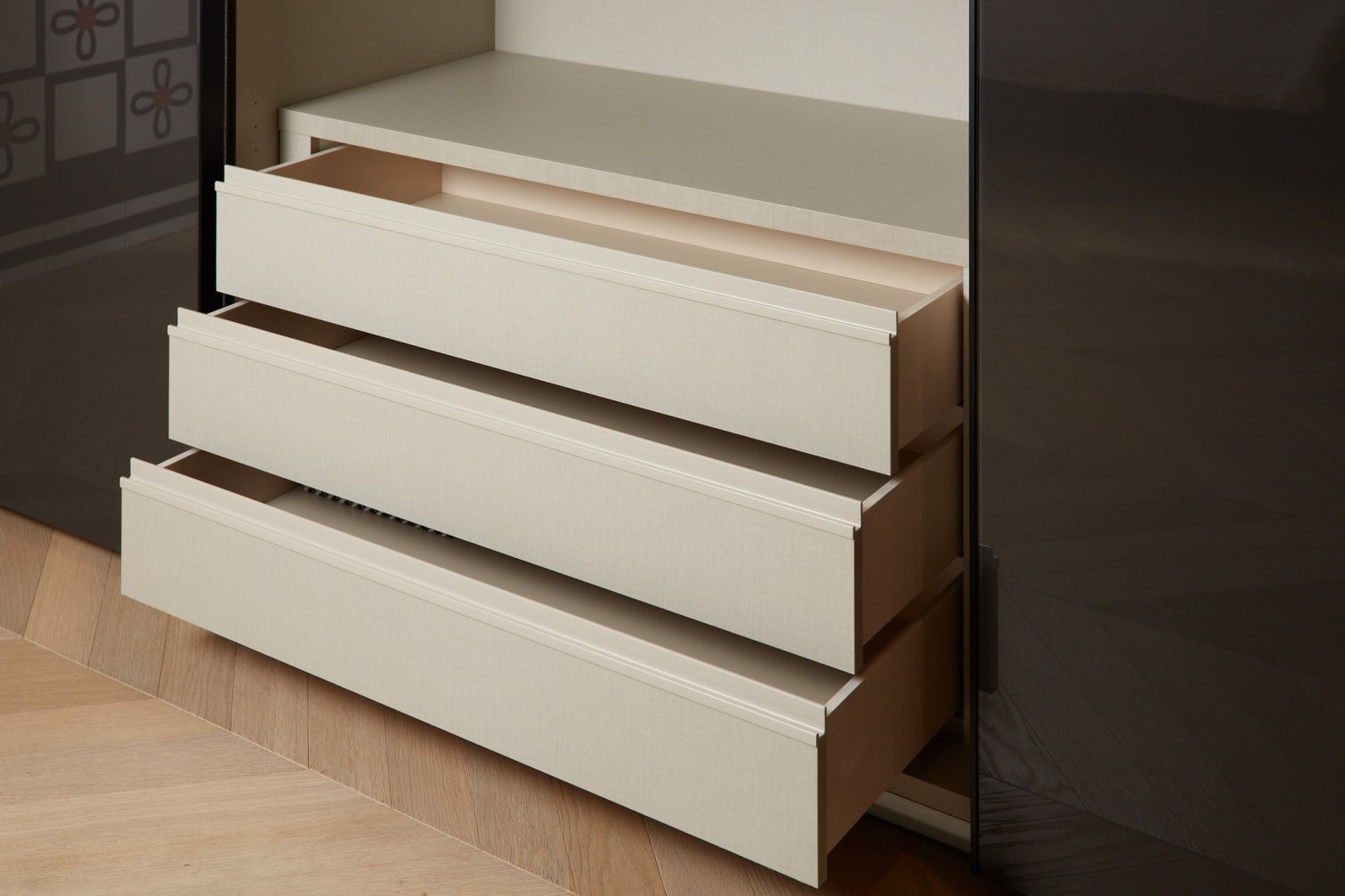 Veneran, Domino Armadio