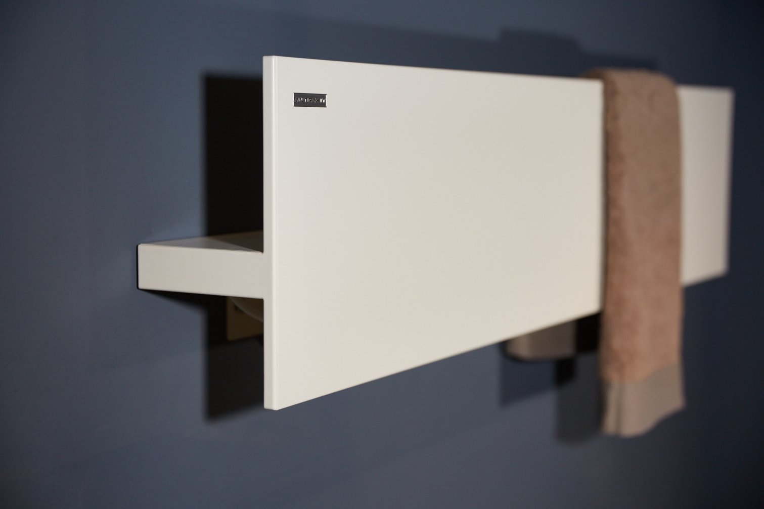 Antrax, Serie T [T1P] Scaldasalviette elettrico 100,6x23 cm