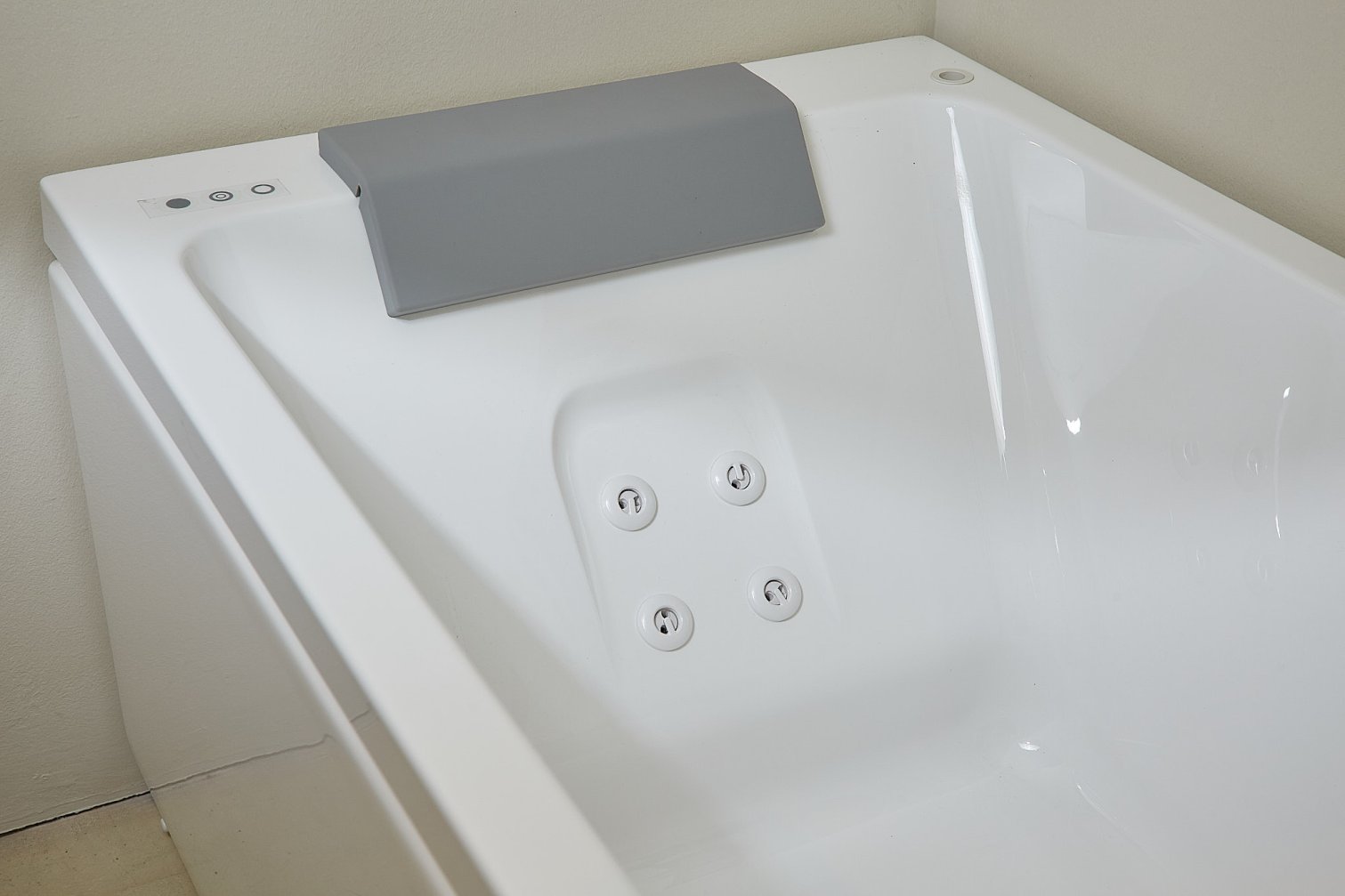 Jacuzzi, Sharp Whirlpool tub 170x75 cm