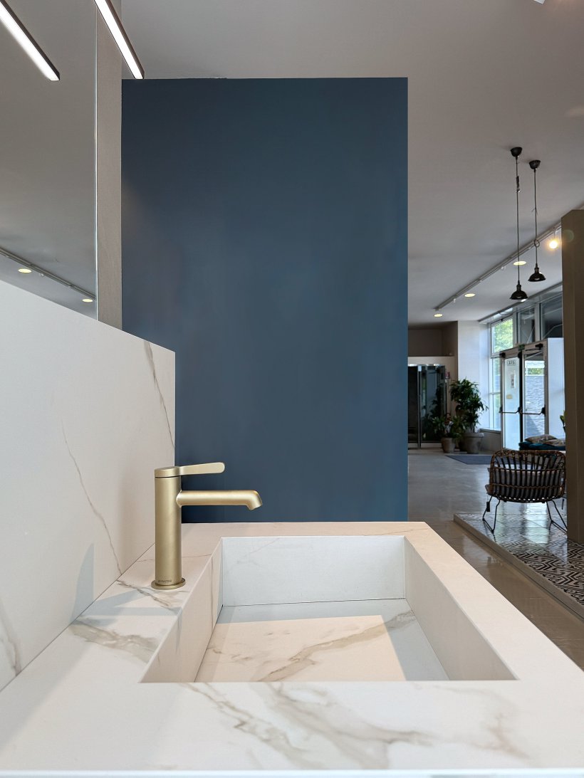 Aqua, Dogma Wall Consolle